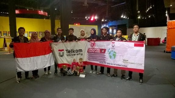 tim robotik sas juara lomba robot di Singapore