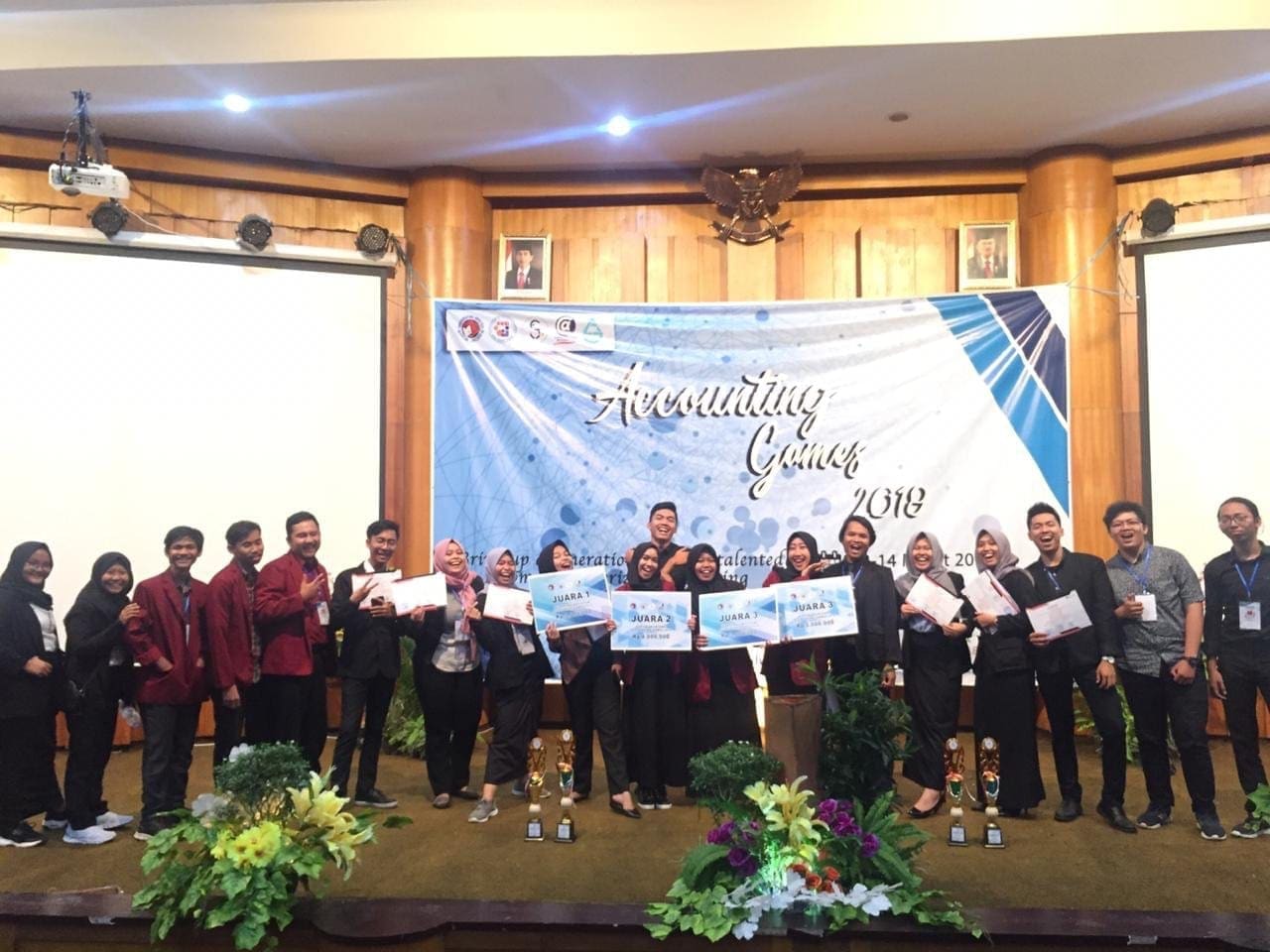 MAHASISWA D3 SISTEM INFORMASI AKUNTANSI MENJUARAI SEMUA KATEGORI LOMBA DALAM ACCOUNTING GAMES 2019 MAHASISWA D3 SISTEM INFORMASI AKUNTANSI MENJUARAI SEMUA KATEGORI LOMBA DALAM ACCOUNTING GAMES 2019
