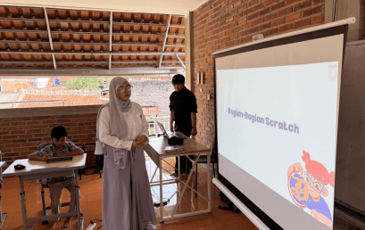 Pelatihan aplikasi digital di Sekolah Alam Gaharu: Seri Scratch Dasar