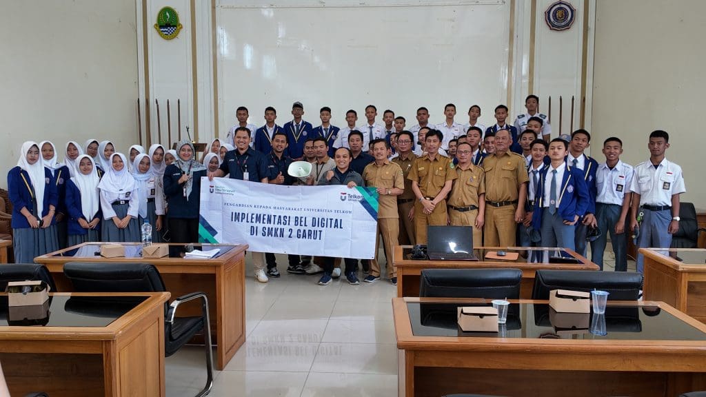 Pengabdian kepada Masyarakat Fakultas Ilmu Terapan ke SMK Negeri 2 Garut