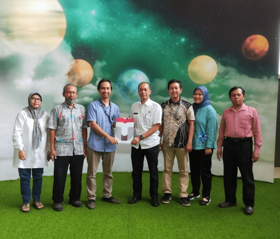 Telkom University Dukung Transformasi Digital Science Center Kabupaten Bandung lewat Gerbang Interaktif Berbasis QR Code